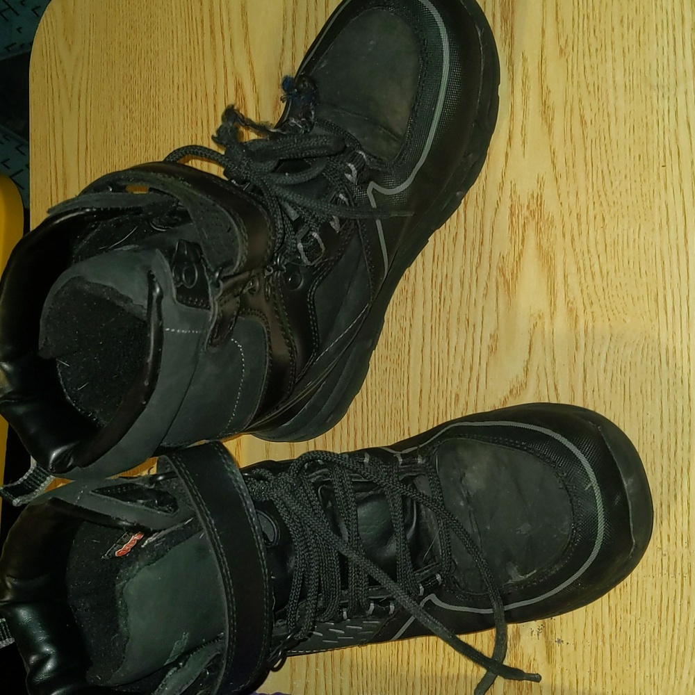 Rugged outback snow boots youth size 5